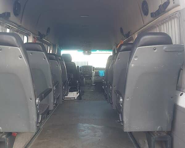 Белый Мерседес Sprinter, объемом двигателя 2.2 л и пробегом 397 тыс. км за 13000 $, фото 9 на Automoto.ua