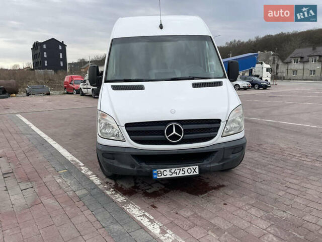 Белый Мерседес Sprinter, объемом двигателя 2.14 л и пробегом 315 тыс. км за 17999 $, фото 1 на Automoto.ua