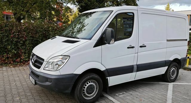 Белый Мерседес Sprinter, объемом двигателя 2.2 л и пробегом 257 тыс. км за 7800 $, фото 3 на Automoto.ua