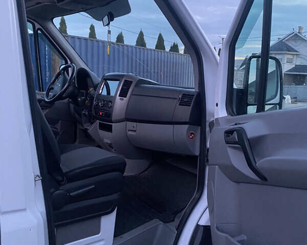 Белый Мерседес Sprinter, объемом двигателя 2.2 л и пробегом 480 тыс. км за 14300 $, фото 17 на Automoto.ua