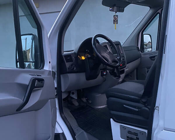 Белый Мерседес Sprinter, объемом двигателя 2.2 л и пробегом 480 тыс. км за 14300 $, фото 13 на Automoto.ua