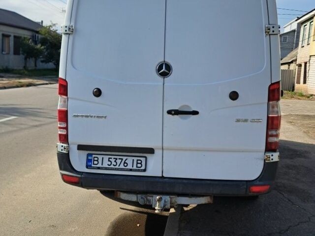 Белый Мерседес Sprinter, объемом двигателя 2.2 л и пробегом 298 тыс. км за 14500 $, фото 3 на Automoto.ua
