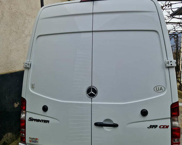 Белый Мерседес Sprinter, объемом двигателя 2.99 л и пробегом 514 тыс. км за 16500 $, фото 5 на Automoto.ua