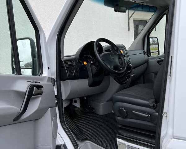 Білий Мерседес Sprinter, об'ємом двигуна 2.2 л та пробігом 329 тис. км за 24900 $, фото 25 на Automoto.ua