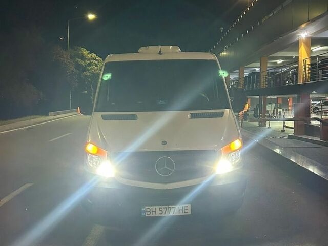 Белый Мерседес Sprinter, объемом двигателя 2.14 л и пробегом 470 тыс. км за 17900 $, фото 2 на Automoto.ua