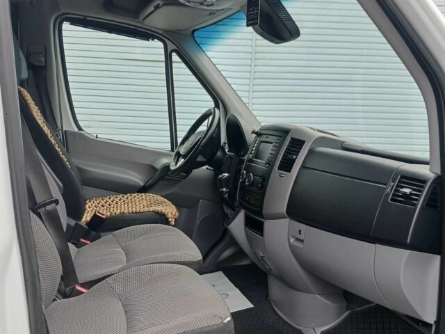 Белый Мерседес Sprinter, объемом двигателя 3 л и пробегом 470 тыс. км за 26000 $, фото 3 на Automoto.ua