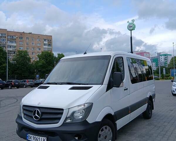 Белый Мерседес Sprinter, объемом двигателя 2.15 л и пробегом 520 тыс. км за 10500 $, фото 1 на Automoto.ua