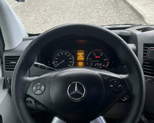 Белый Мерседес Sprinter, объемом двигателя 3 л и пробегом 585 тыс. км за 28500 $, фото 13 на Automoto.ua