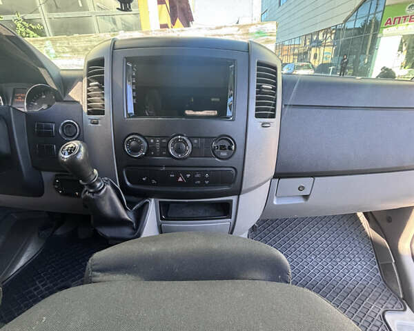 Белый Мерседес Sprinter, объемом двигателя 2.14 л и пробегом 680 тыс. км за 20300 $, фото 4 на Automoto.ua