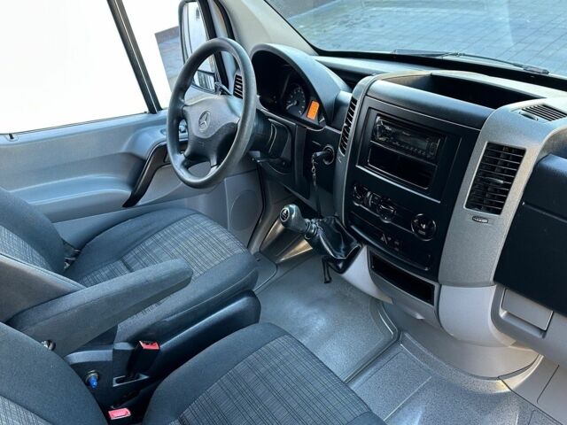 Белый Мерседес Sprinter, объемом двигателя 2.2 л и пробегом 285 тыс. км за 9600 $, фото 12 на Automoto.ua