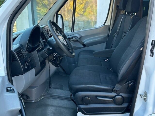 Белый Мерседес Sprinter, объемом двигателя 2.2 л и пробегом 285 тыс. км за 9600 $, фото 13 на Automoto.ua