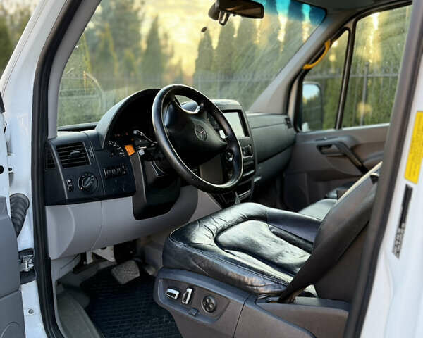 Белый Мерседес Sprinter, объемом двигателя 2.14 л и пробегом 320 тыс. км за 23499 $, фото 13 на Automoto.ua