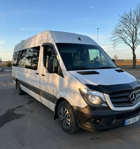 Белый Мерседес Sprinter, объемом двигателя 2.2 л и пробегом 490 тыс. км за 28000 $, фото 1 на Automoto.ua