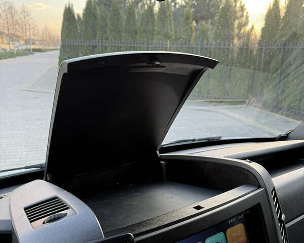 Белый Мерседес Sprinter, объемом двигателя 2.14 л и пробегом 340 тыс. км за 22700 $, фото 26 на Automoto.ua