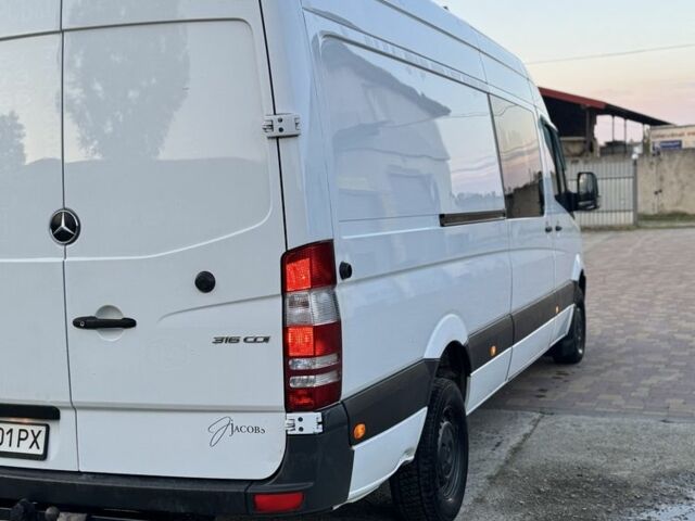 Белый Мерседес Sprinter, объемом двигателя 2.1 л и пробегом 350 тыс. км за 20999 $, фото 19 на Automoto.ua