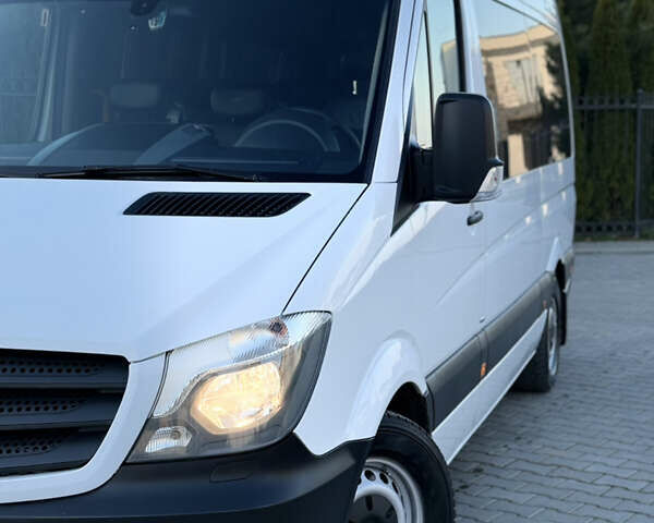 Белый Мерседес Sprinter, объемом двигателя 2.14 л и пробегом 320 тыс. км за 23499 $, фото 1 на Automoto.ua