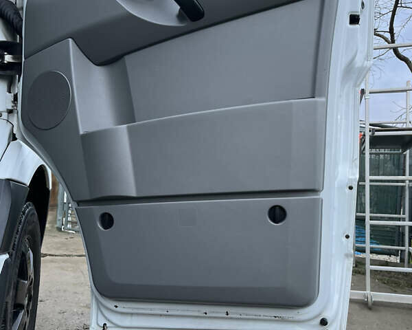 Білий Мерседес Sprinter, об'ємом двигуна 3 л та пробігом 498 тис. км за 37193 $, фото 4 на Automoto.ua