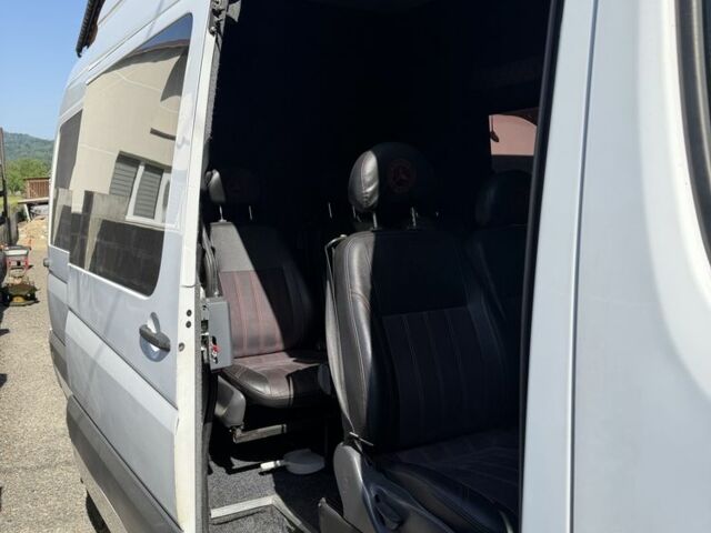Белый Мерседес Sprinter, объемом двигателя 2.2 л и пробегом 507 тыс. км за 19500 $, фото 5 на Automoto.ua