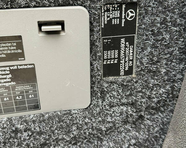 Белый Мерседес Sprinter, объемом двигателя 3 л и пробегом 537 тыс. км за 41999 $, фото 18 на Automoto.ua