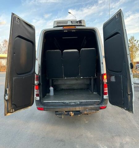 Белый Мерседес Sprinter, объемом двигателя 2.2 л и пробегом 490 тыс. км за 28000 $, фото 8 на Automoto.ua