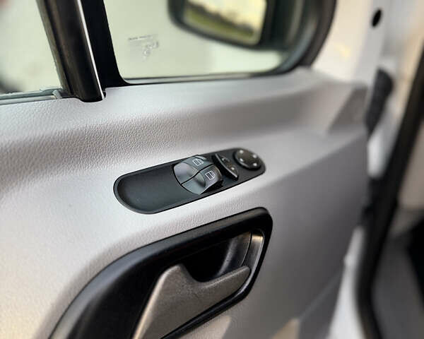 Белый Мерседес Sprinter, объемом двигателя 2.2 л и пробегом 278 тыс. км за 21500 $, фото 19 на Automoto.ua
