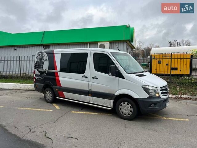 Белый Мерседес Sprinter, объемом двигателя 2.14 л и пробегом 296 тыс. км за 20000 $, фото 2 на Automoto.ua