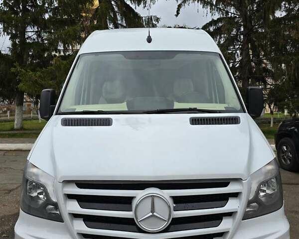 Белый Мерседес Sprinter, объемом двигателя 2.1 л и пробегом 500 тыс. км за 33000 $, фото 3 на Automoto.ua