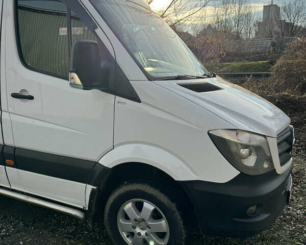 Білий Мерседес Sprinter, об'ємом двигуна 2.99 л та пробігом 331 тис. км за 32849 $, фото 2 на Automoto.ua