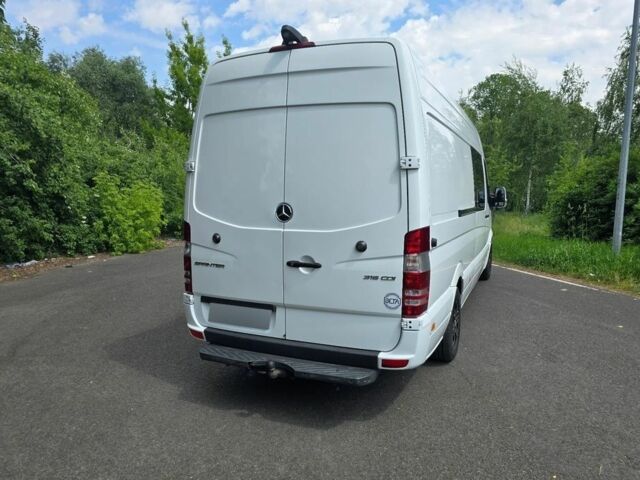 Белый Мерседес Sprinter, объемом двигателя 2.2 л и пробегом 262 тыс. км за 11500 $, фото 3 на Automoto.ua