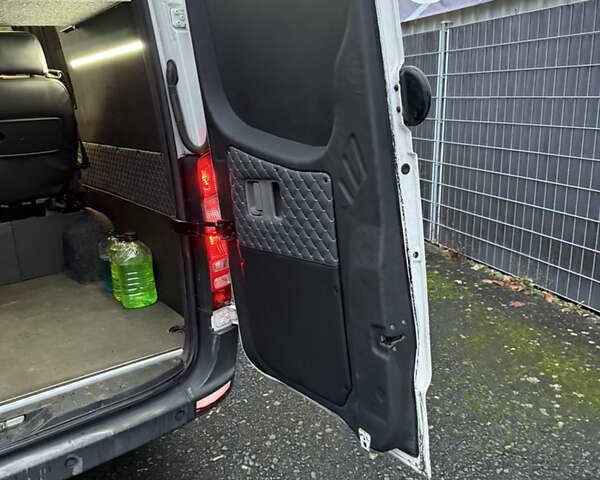 Белый Мерседес Sprinter, объемом двигателя 2.14 л и пробегом 607 тыс. км за 26000 $, фото 18 на Automoto.ua