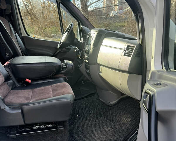Білий Мерседес Sprinter, об'ємом двигуна 2.99 л та пробігом 331 тис. км за 32849 $, фото 6 на Automoto.ua