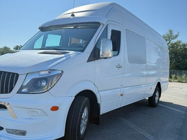 Белый Мерседес Sprinter, объемом двигателя 2.99 л и пробегом 450 тыс. км за 33500 $, фото 4 на Automoto.ua