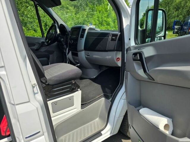Белый Мерседес Sprinter, объемом двигателя 2.2 л и пробегом 262 тыс. км за 11500 $, фото 9 на Automoto.ua
