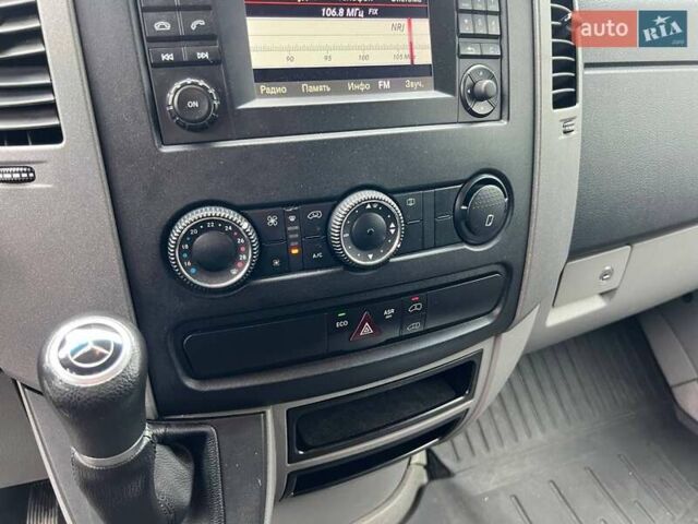 Белый Мерседес Sprinter, объемом двигателя 2.14 л и пробегом 296 тыс. км за 20000 $, фото 13 на Automoto.ua