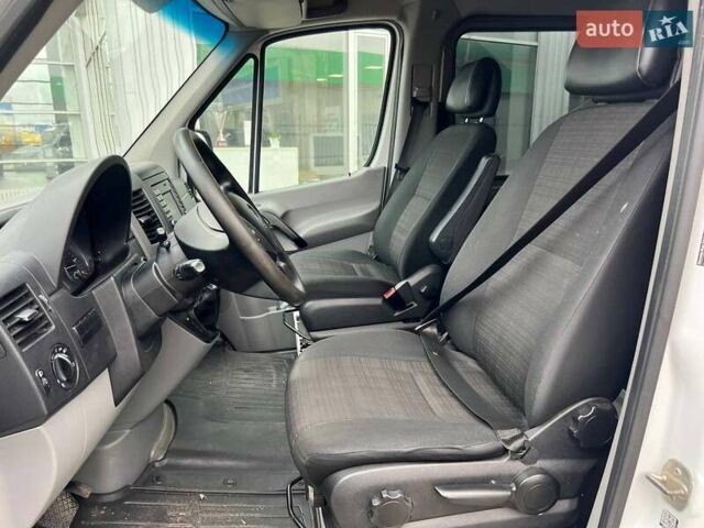 Белый Мерседес Sprinter, объемом двигателя 2.14 л и пробегом 296 тыс. км за 20000 $, фото 10 на Automoto.ua