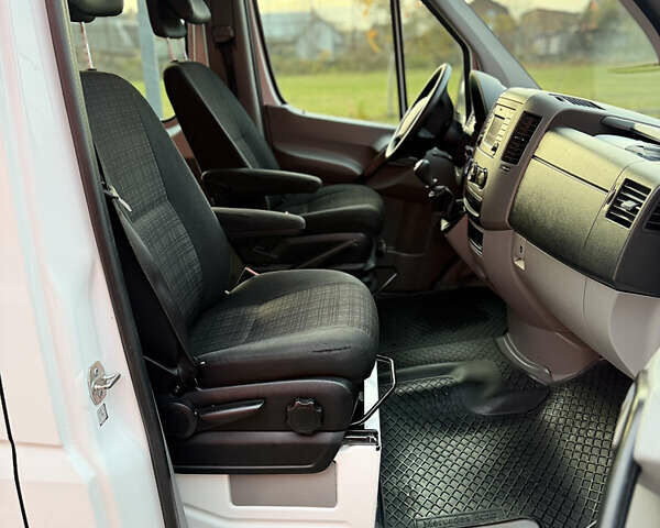 Белый Мерседес Sprinter, объемом двигателя 2.2 л и пробегом 278 тыс. км за 21500 $, фото 37 на Automoto.ua