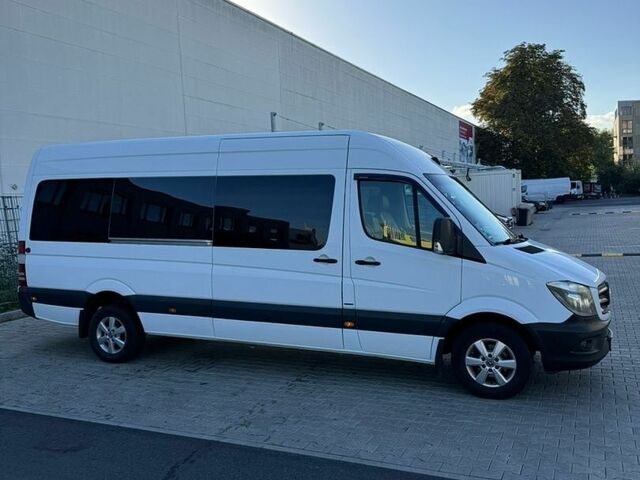 Белый Мерседес Sprinter, объемом двигателя 2.99 л и пробегом 414 тыс. км за 23320 $, фото 3 на Automoto.ua