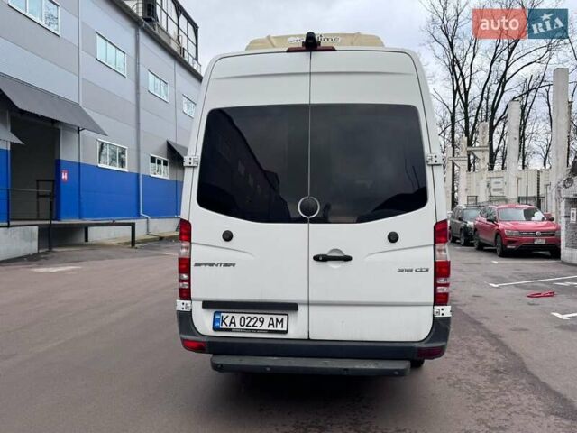 Белый Мерседес Sprinter, объемом двигателя 2.14 л и пробегом 250 тыс. км за 28000 $, фото 2 на Automoto.ua