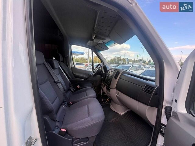 Белый Мерседес Sprinter, объемом двигателя 2.14 л и пробегом 369 тыс. км за 28500 $, фото 5 на Automoto.ua
