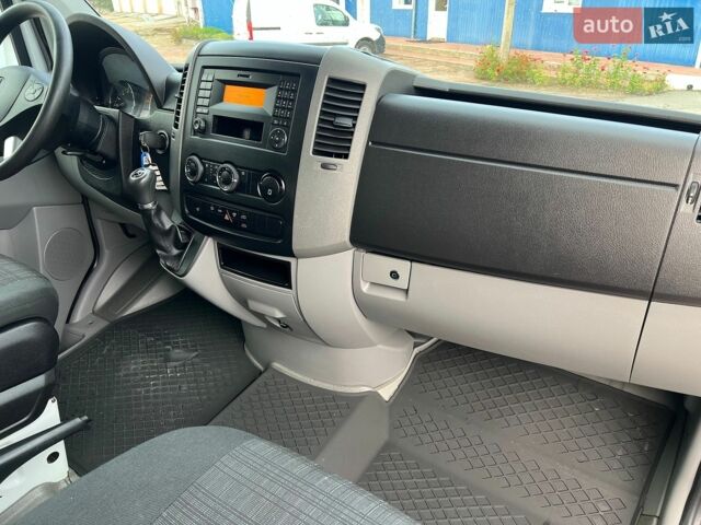 Белый Мерседес Sprinter, объемом двигателя 2.2 л и пробегом 313 тыс. км за 21850 $, фото 34 на Automoto.ua