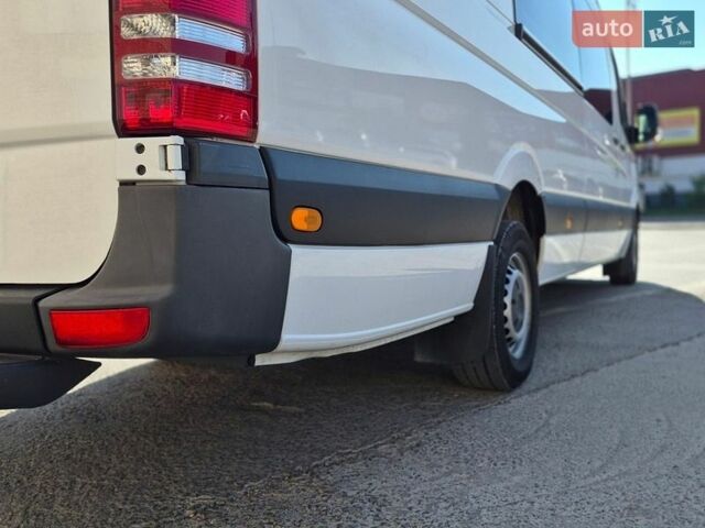 Белый Мерседес Sprinter, объемом двигателя 2.14 л и пробегом 317 тыс. км за 35000 $, фото 2 на Automoto.ua