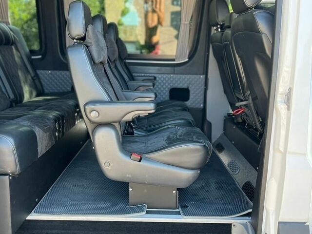 Белый Мерседес Sprinter, объемом двигателя 3 л и пробегом 466 тыс. км за 46748 $, фото 8 на Automoto.ua