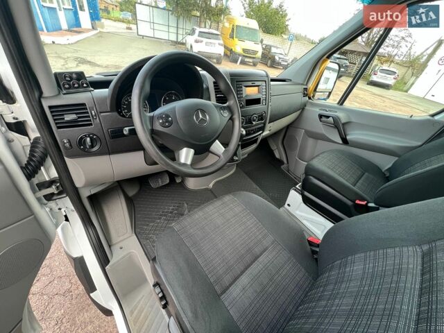 Белый Мерседес Sprinter, объемом двигателя 2.2 л и пробегом 313 тыс. км за 21850 $, фото 20 на Automoto.ua