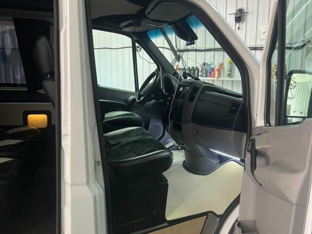 Белый Мерседес Sprinter, объемом двигателя 2.2 л и пробегом 300 тыс. км за 24600 $, фото 10 на Automoto.ua