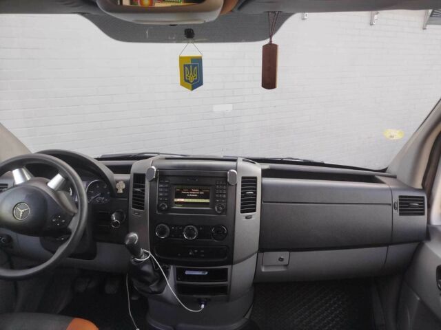 Белый Мерседес Sprinter, объемом двигателя 2.2 л и пробегом 950 тыс. км за 19235 $, фото 5 на Automoto.ua