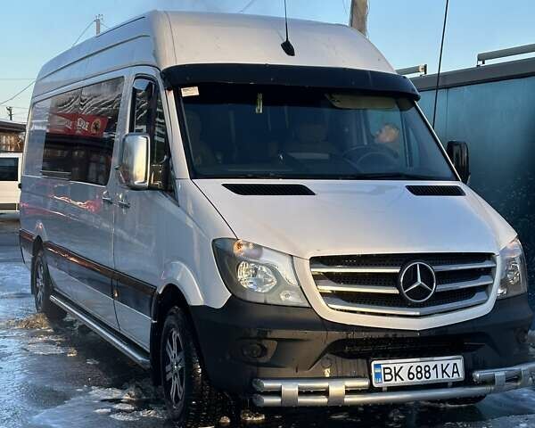 Белый Мерседес Sprinter, объемом двигателя 2.2 л и пробегом 550 тыс. км за 30000 $, фото 2 на Automoto.ua