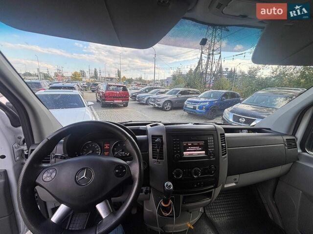 Белый Мерседес Sprinter, объемом двигателя 2.14 л и пробегом 369 тыс. км за 28500 $, фото 4 на Automoto.ua