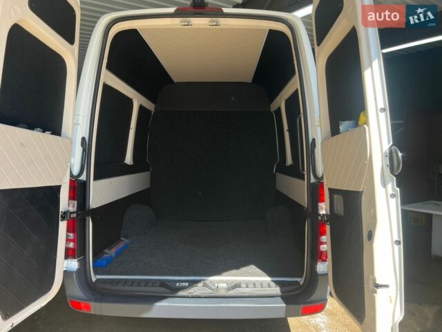 Белый Мерседес Sprinter, объемом двигателя 2.2 л и пробегом 300 тыс. км за 24600 $, фото 7 на Automoto.ua