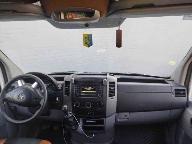 Белый Мерседес Sprinter, объемом двигателя 2.2 л и пробегом 950 тыс. км за 19235 $, фото 7 на Automoto.ua