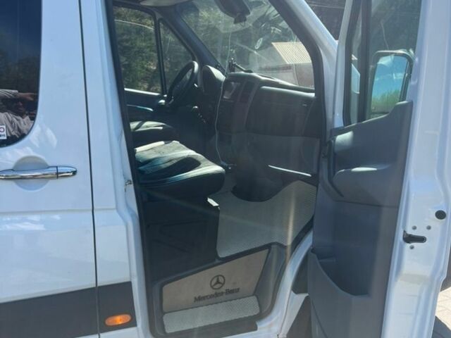 Белый Мерседес Sprinter, объемом двигателя 2.2 л и пробегом 300 тыс. км за 24600 $, фото 28 на Automoto.ua